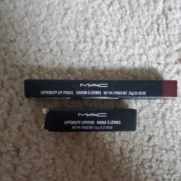 Makeup - Picture 1 of 2